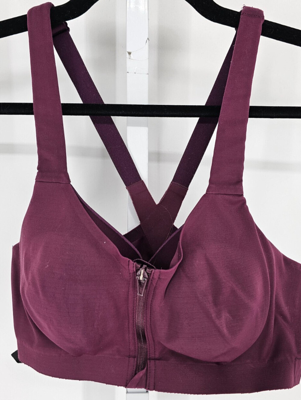 Knockout by Victorias Secret Womens Sz 32D Front Zip Sports Bra Purple